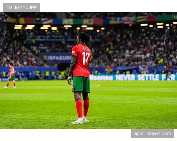 AC米兰3-1逆转萨索洛,莱奥传射建功 AC米兰3-1逆转萨索洛,莱奥传射建功